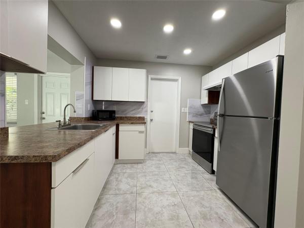 Mainlands Of Tamarac Lakes, 6712 NW 60th St, Tamarac, Florida 33321, image 1