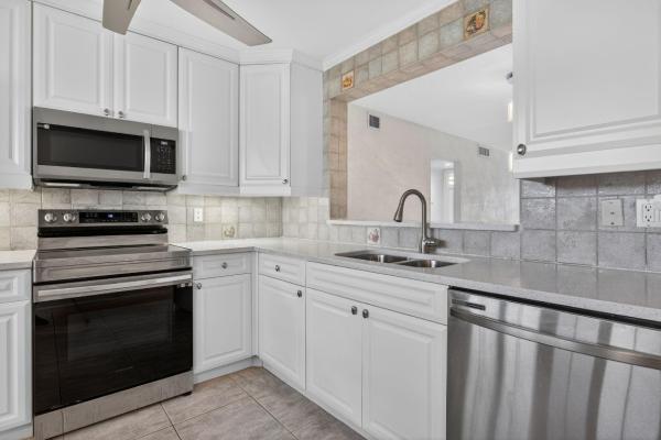 Lucaya Village, 2301 Lucaya Ln #M4, Coconut Creek, Florida 33066, image 1