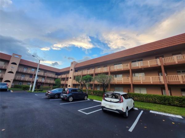 Sunrise Lakes 3, 9661 Sunrise Lakes Blvd #302, Sunrise, Florida 33322, image 2