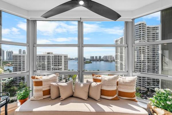 Mystic Pointe Tower 400, 3500 Mystic Pointe Dr, Aventura, Florida 33180, image 1