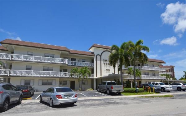 Crystal House, 4200 Crystal Lake Dr #313, Deerfield Beach, Florida 33064, image 1
