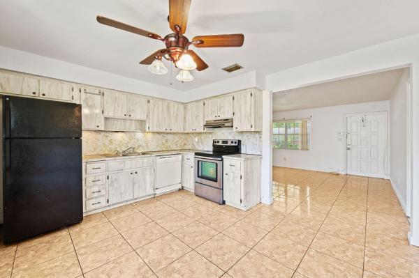 Hollywood Beach Gardens, 5747 Buchanan St, Hollywood, Florida 33021, image 3