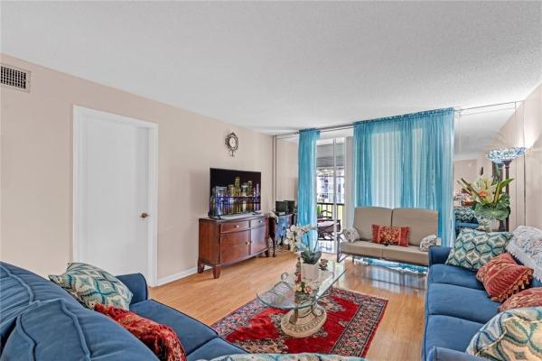 Hollybrook Golf & Tennis Club, 9800 N Hollybrook Lake Dr #202, Pembroke Pines, Florida 33025, image 3