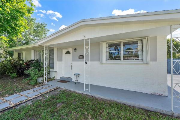 Twin Lakes South, 1130 NW 42nd Ct, Oakland Park, Florida 33309, image 2