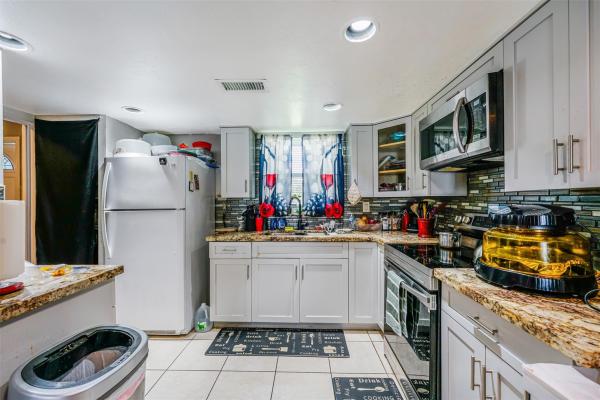 Town & Country, 3730 NW 21st St #306, Lauderdale Lakes, Florida 33311, image 2