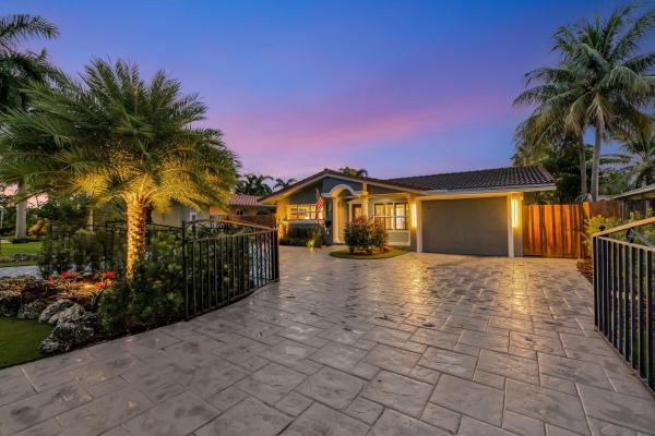 2407 NE 17th Ter, Wilton Manors, Florida 33305, image 1