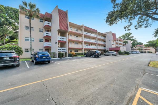 Oriole Golf & Tennis Club 2, 1015 Country Club Dr #203, Margate, Florida 33063, image 1