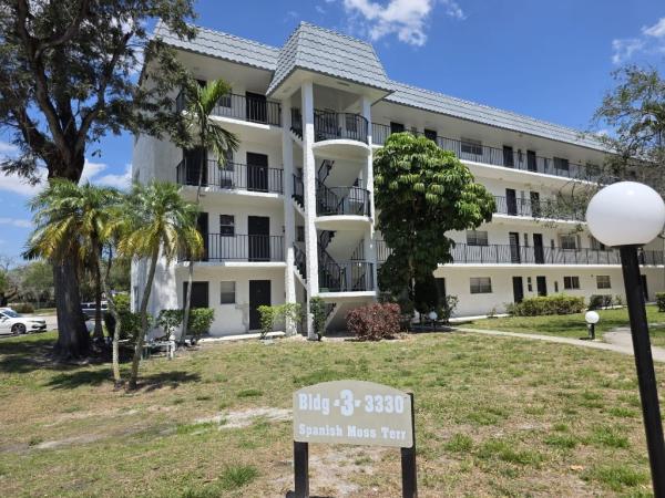 The Lakes Of Inverrary, 3330 Spanish Moss Ter #113, Lauderhill, Florida 33319, image 1