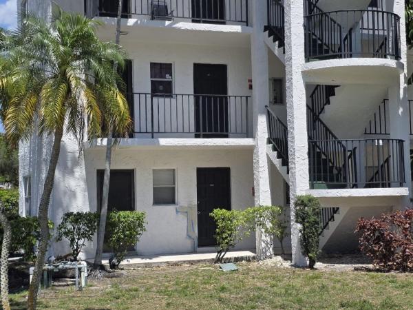 The Lakes Of Inverrary, 3330 Spanish Moss Ter #113, Lauderhill, Florida 33319, image 2
