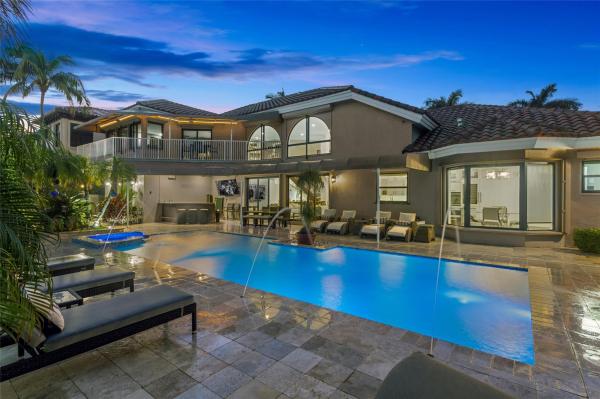 Lighthouse Point Residential, 2325 NE 28th St, Lighthouse Point, Florida 33064, image 1