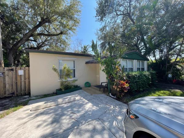 Aldens, 410 SW 7th St #1, Fort Lauderdale, Florida 33315, image 1