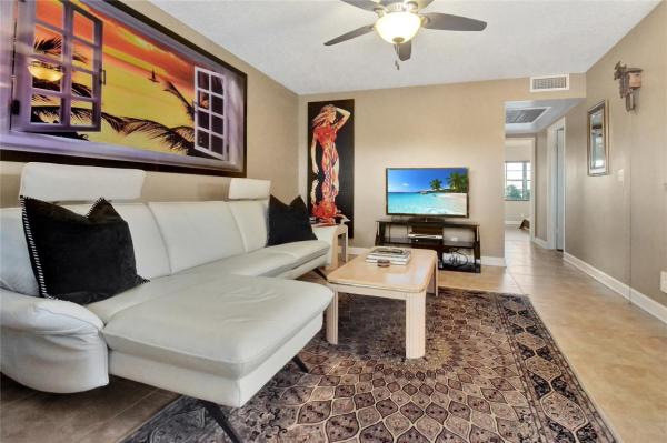 33 Fanshaw A, Boca Raton, Florida 33434, image 2