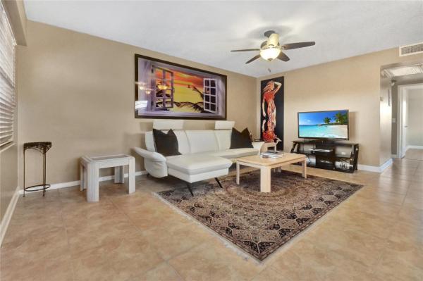 33 Fanshaw A, Boca Raton, Florida 33434, image 3