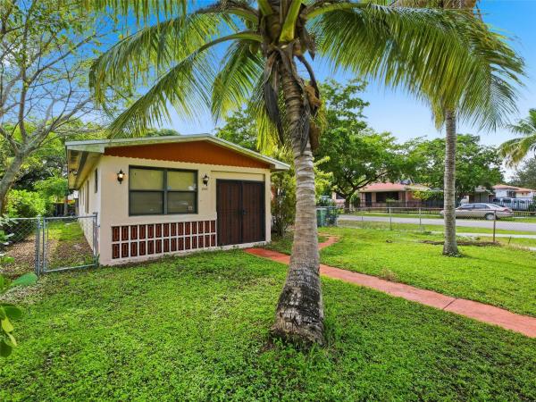 Sunkist Grove, 1090 NW 123rd St, North Miami, Florida 33168, image 1