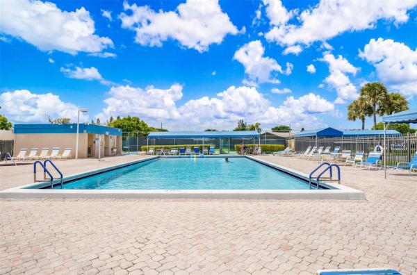 Oleander At Las Verdes, 5250 Las Verdes Cir #317, Delray Beach, Florida 33484, image 1