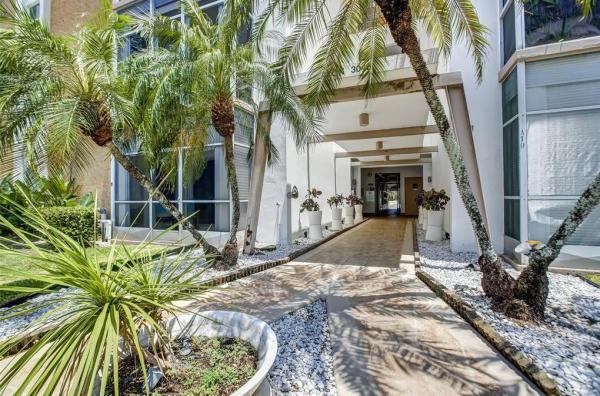 Avon At River Shores, 3040 NE 16th Ave, Oakland Park, Florida 33334, image 1