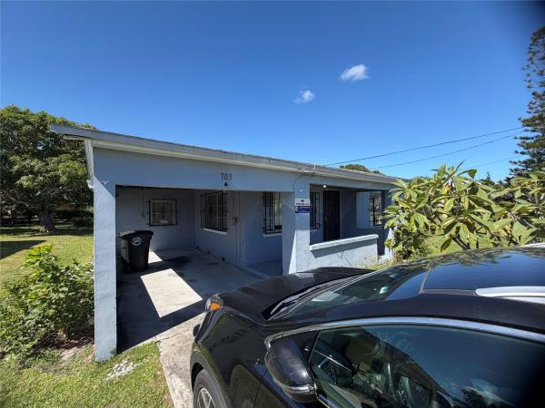 Fort Pierce Residential, 703 N 17th St, Fort Pierce, Florida 34950, image 1