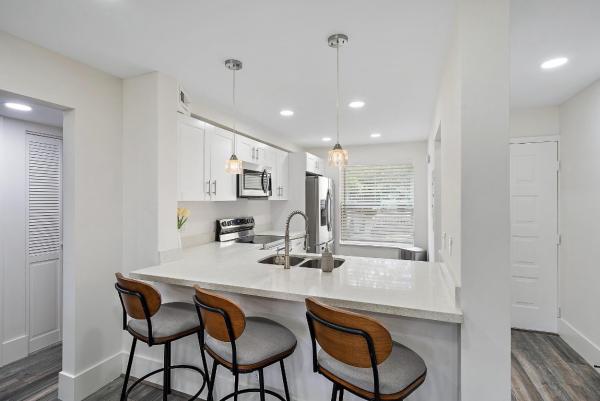 6928 Briarlake Cir #102, Palm Beach Gardens, Florida 33418, image 1