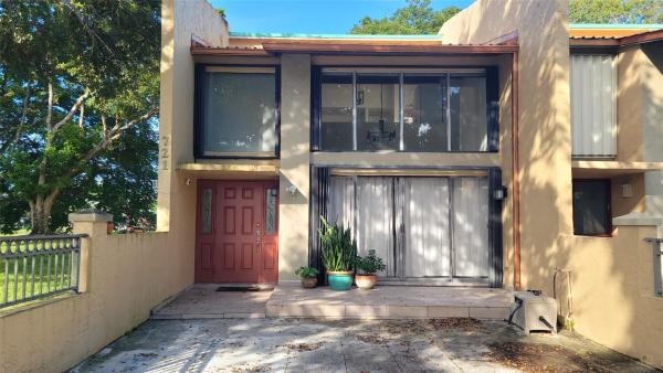 721 E Coco Plum Cir #5, Plantation, Florida 33324, image 1