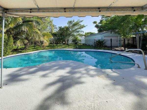 Central Oakland Park, 902 NE 34th St, Oakland Park, Florida 33334, image 1