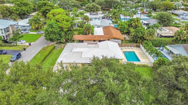 Hillsboro Isles, 2021 NE 24th St, Lighthouse Point, Florida 33064, image 1