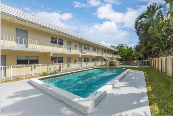 Glouchester House, 660 Glouchester St #206, Boca Raton, Florida 33487, image 1