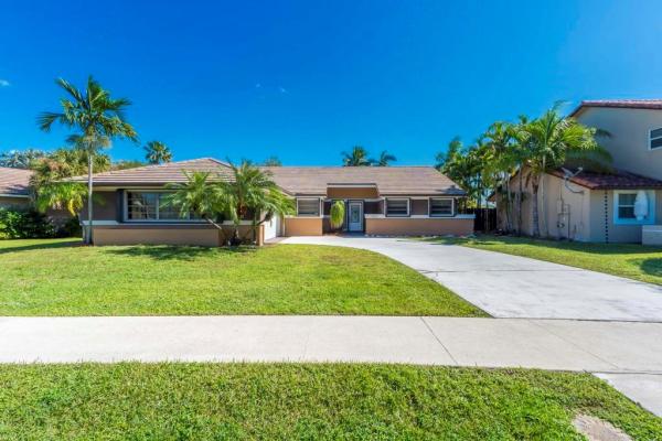 Waterford, 5720 W Waterford Dr, Davie, Florida 33331, image 1