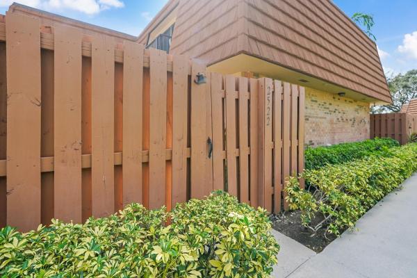 Camelot Gardens, 2522 Camelot Ct, Cooper City, Florida 33026, image 2