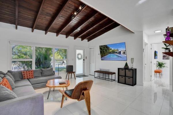 1050 NE 150th St, Miami, Florida 33161, image 1