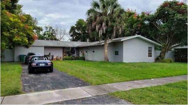 15831 Palmetto Club Dr, Miami, Florida 33157, image 1