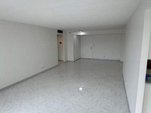 Winston Towers 300, 230 174th St #1416, Sunny Isles Beach, Florida 33160, image 2