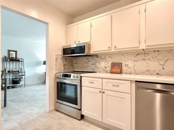 Oakland Grove Village, 669 W Oakland Park Blvd #220B, Oakland Park, Florida 33311, image 1