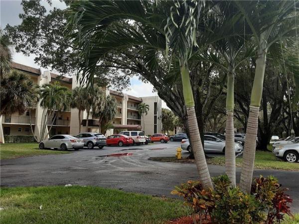 Poinciana Place Of Pine Island Ridge, 9430 Poinciana Pl #402, Davie, Florida 33324, image 1
