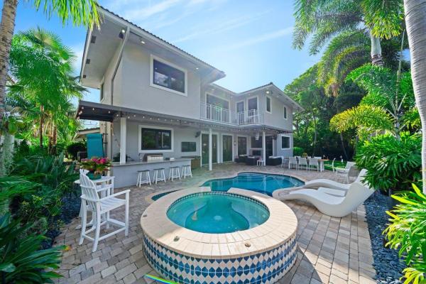 Coral Key Villas, 2341 NE 48th Ct, Lighthouse Point, Florida 33064, image 1