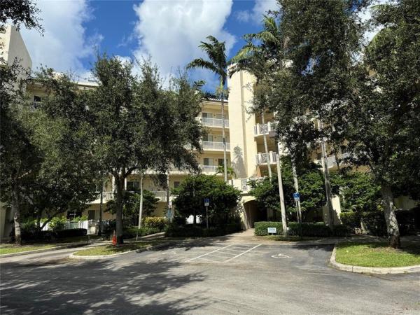 Royal Point At Palm-Aire, 3500 Oaks Clubhouse Dr #204, Pompano Beach, Florida 33069, image 1