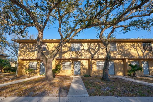 Southern Courtyard, 2019 Oleander Blvd #B, Fort Pierce, Florida 34950, image 1