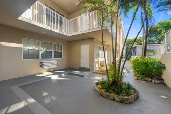 Santona, 6565 Santona St #B16, Coral Gables, Florida 33146, image 1