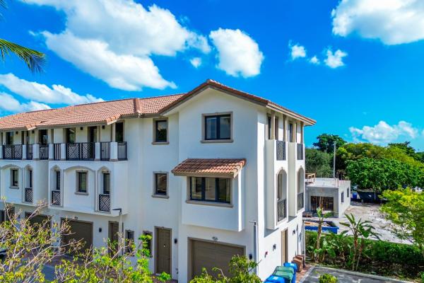 Oak Parc Villas, 456 NW 41st St, Oakland Park, Florida 33309, image 1