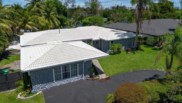 19885 NE 22nd Ave, Miami, Florida 33180, image 1