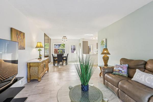 Venetian Park Gardens, 2131 NE 42nd Ct #106E, Lighthouse Point, Florida 33064, image 2