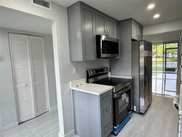 Cypress Chase North, 3101 NW 47th Ter #121, Lauderdale Lakes, Florida 33319, image 1