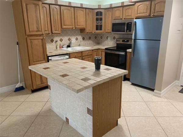 Barcelona North, 253 S Cypress Rd #225, Pompano Beach, Florida 33060, image 1