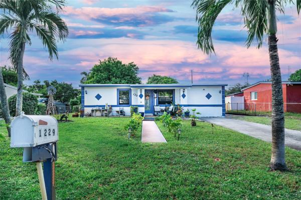 Lauderdale Manors, 1229 NW 19th Ave, Fort Lauderdale, Florida 33311, image 1