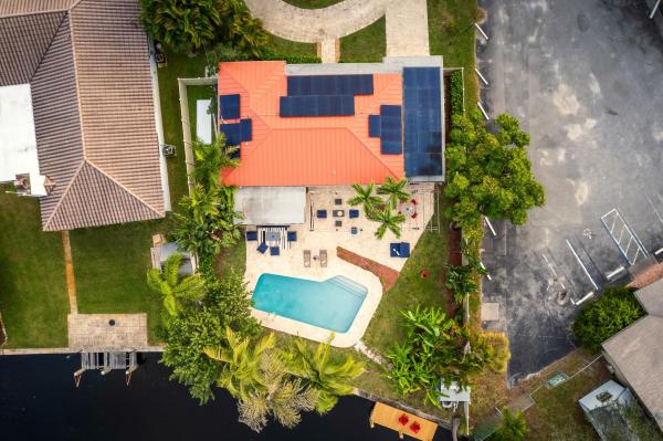 Middle River Estates, 2757 NE 14th Ave, Wilton Manors, Florida 33334, image 1