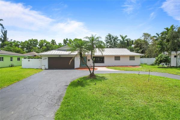 Plantation Golf Estates, 1120 E Tropical Way, Plantation, Florida 33317, image 1