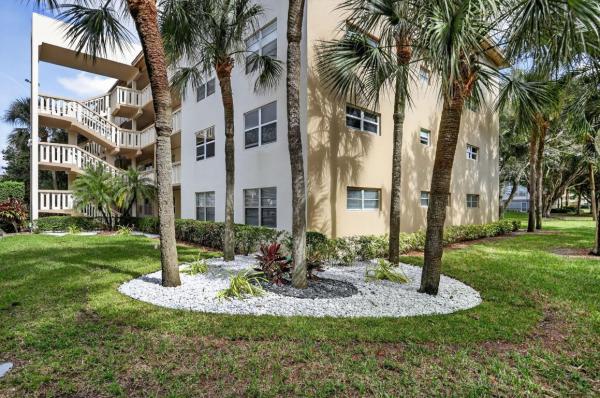 Lucaya Village, 2302 Lucaya Ln #O1, Coconut Creek, Florida 33066, image 1