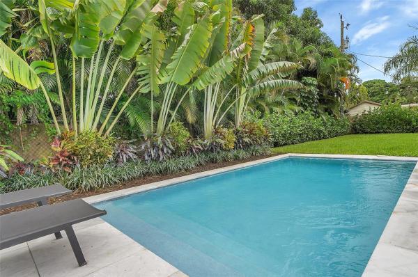 Sunset Manors, 400 NE 26th Dr, Wilton Manors, Florida 33334, image 1