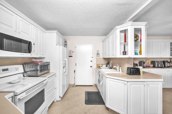 800 NE 195th St #601, Unincorporated Dade County, Florida 33179, image 1