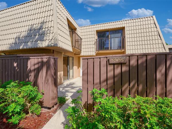 Village Of Sandalwood Lakes South, 5905 59th Way, West Palm Beach, Florida 33409, image 1