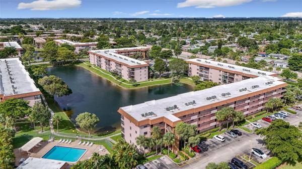 Lakes Of Carriage Hills, 4930 E Sabal Palm Blvd #301, Tamarac, Florida 33319, image 1